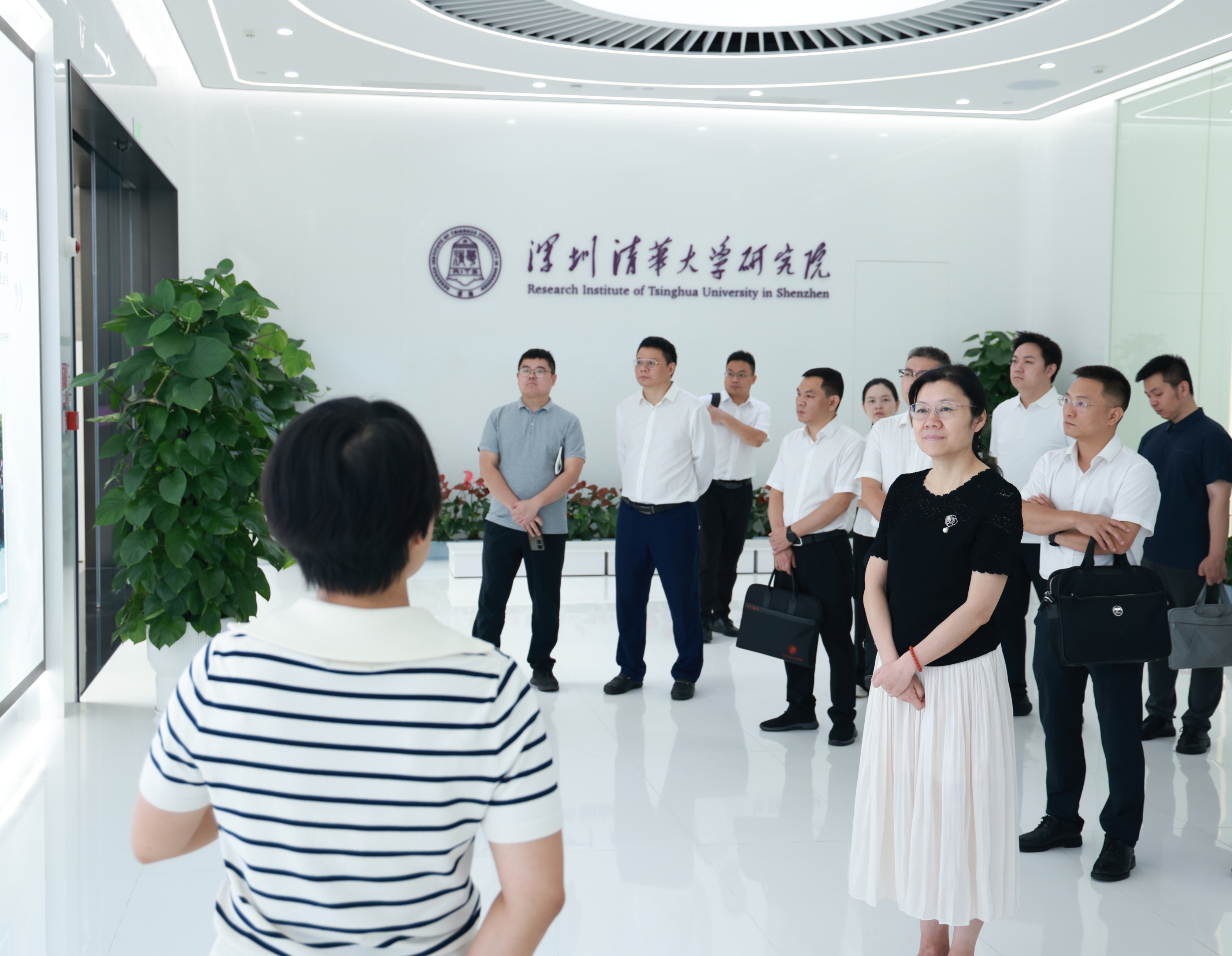 茅台集团与深圳清华大学研究院交流座谈